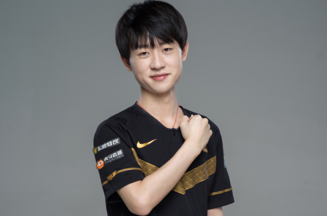 他主动与球 他主动与球